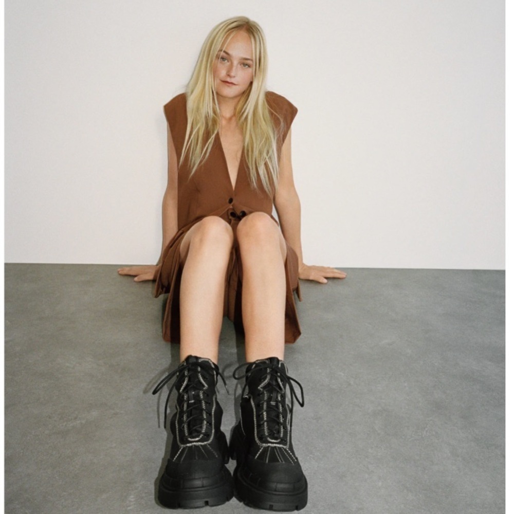 Zara | Low Heel Rubberized Lug Sole Ankle Combat Boots Size 6 NEW - Picture 10 of 10